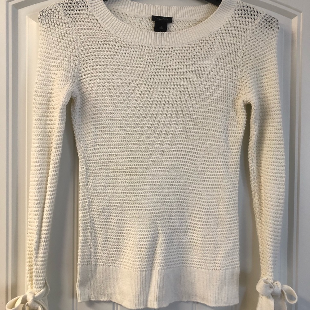 AnnTaylor, long sleeve sweater. Size small.